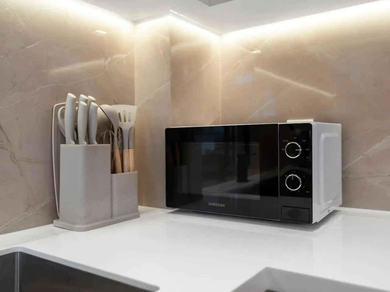 ドバイBrand New Luxurious 2 Bed In Jvc With Padel Courtアパートメント アラブ首長国連邦