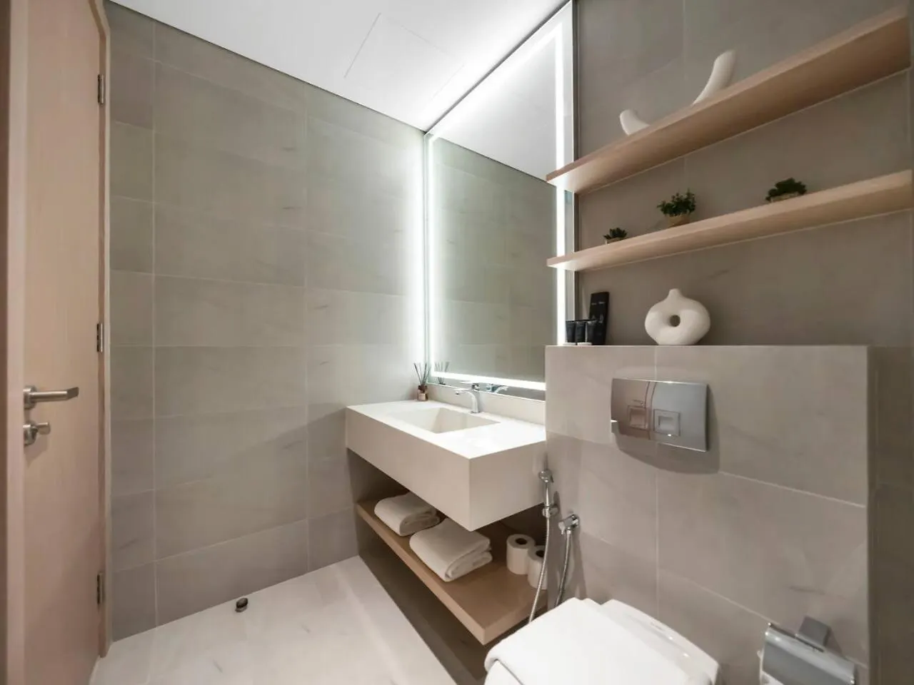 アパート ドバイBrand New Luxurious 2 Bed In Jvc With Padel Courtアパートメント