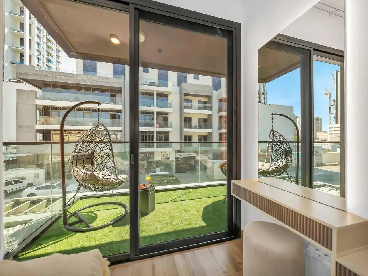 アパート ドバイBrand New Luxurious 2 Bed In Jvc With Padel Courtアパートメント