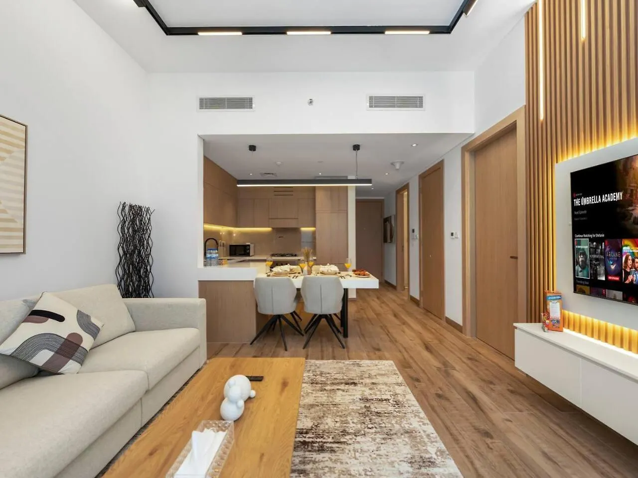 ドバイBrand New Luxurious 2 Bed In Jvc With Padel Courtアパートメント 0*, ドバイ