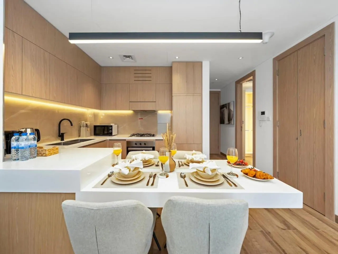 ドバイBrand New Luxurious 2 Bed In Jvc With Padel Courtアパートメント アパート ドバイ