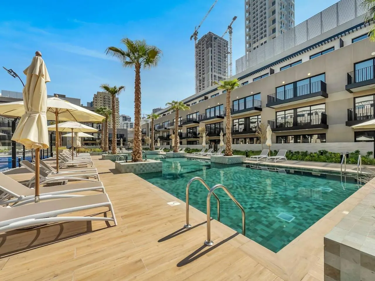 ドバイBrand New Luxurious 2 Bed In Jvc With Padel Courtアパートメント