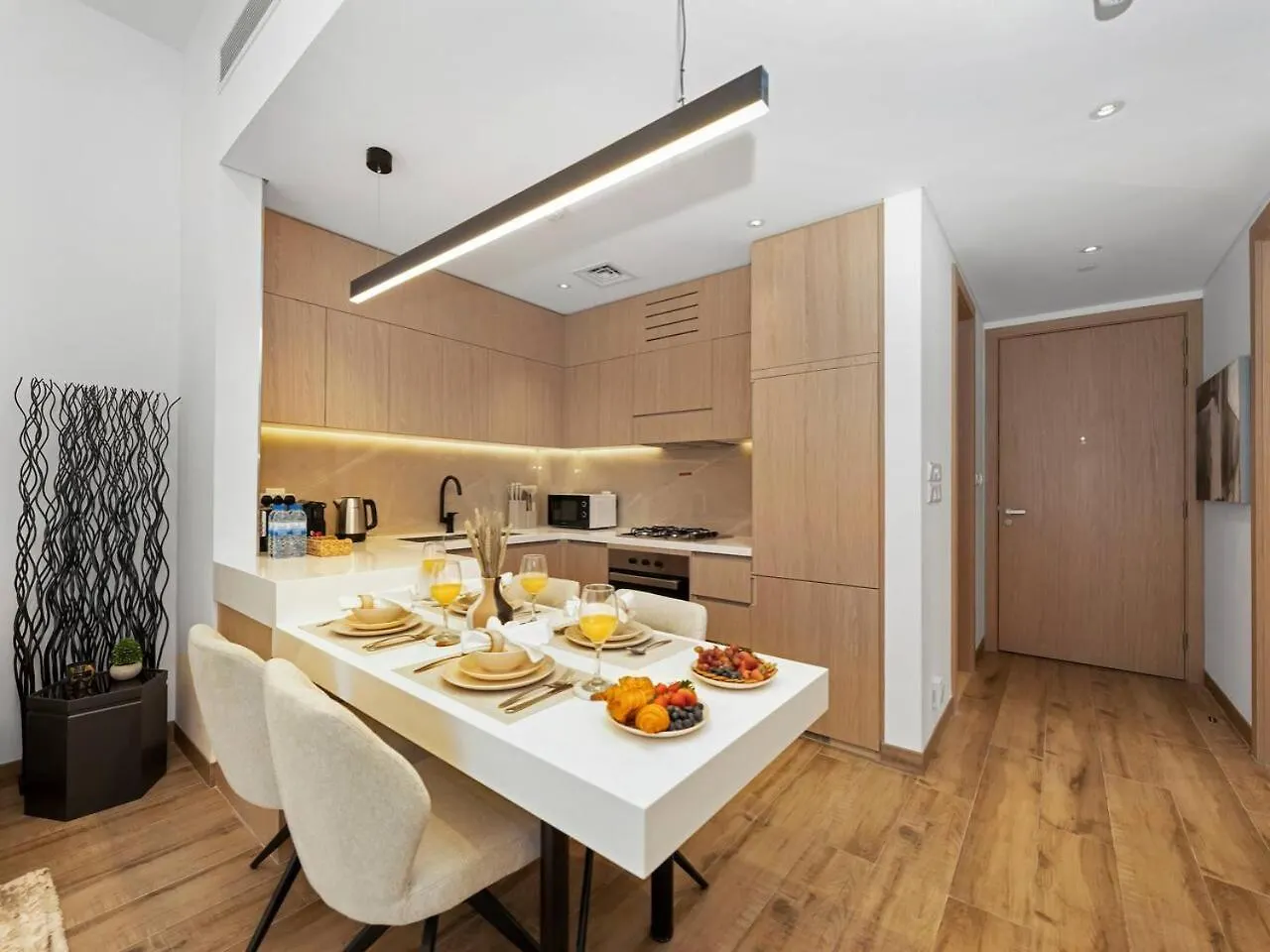 アパート ドバイBrand New Luxurious 2 Bed In Jvc With Padel Courtアパートメント